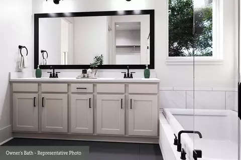 Bath - 519 Coen Cain Dr, Rosenberg, TX 77471 photo 2 of 3