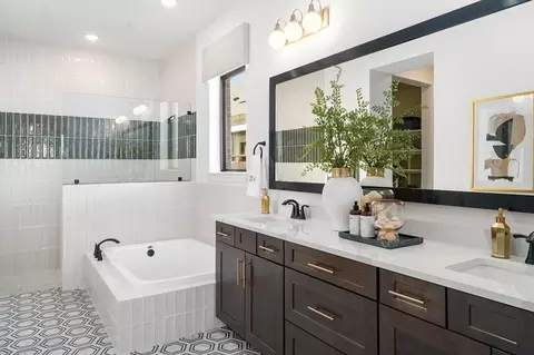 Bath - 519 Coen Cain Dr, Rosenberg, TX 77471 photo 3 of 3