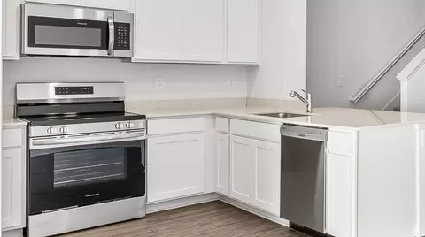 Kitchen - 3545 NE 38th Ln, Ocala, FL 34479 photo 4 of 5