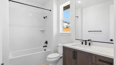 Bath - 1637 Wren Ct, Dublin, CA 94568 photo 5 of 9