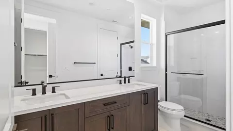 Bath - 1637 Wren Ct, Dublin, CA 94568 photo 6 of 9