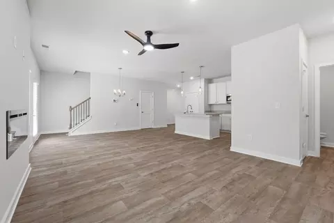 Living - 121 Shenandoah Ln, Lagrange, GA 30241 photo 1 of 4