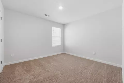 Bedroom - 121 Shenandoah Ln, Lagrange, GA 30241 photo 3 of 8