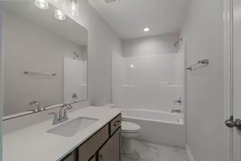 Bath - 426 Lakeview Way, Lagrange, GA 30241 photo 4 of 4