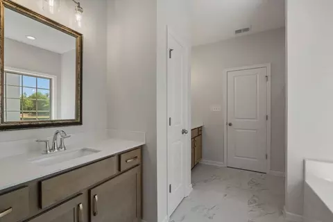 Entry Way - 426 Lakeview Way, Lagrange, GA 30241 photo 2 of 4