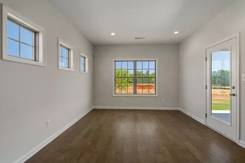 Living - 426 Lakeview Way, Lagrange, GA 30241 photo 1 of 2