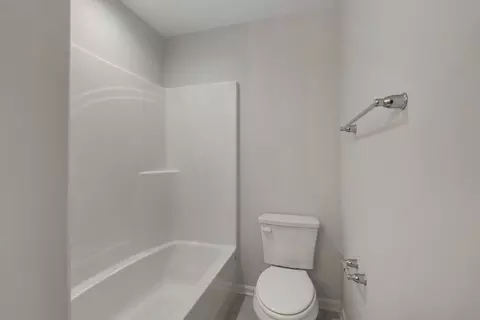 Bath - 426 Lakeview Way, Lagrange, GA 30241 photo 2 of 4