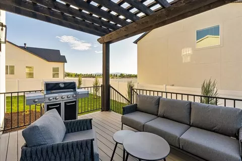 Exterior - 2451 W Aurora Ave, Mapleton, UT 84664 photo 8 of 8