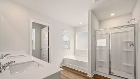 Bath - 11809 Conrad Cir, Hampton, GA 30228 photo 3 of 7