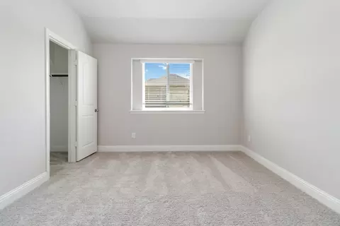 Bedroom - 601 Trinity St, Van Alstyne, TX 75495 photo 7 of 8