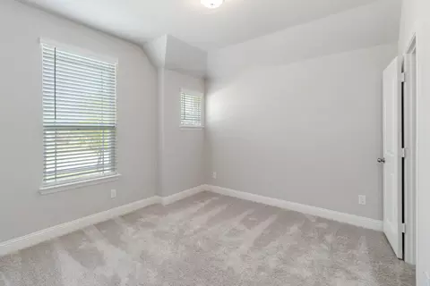 Bedroom - 601 Trinity St, Van Alstyne, TX 75495 photo 2 of 8