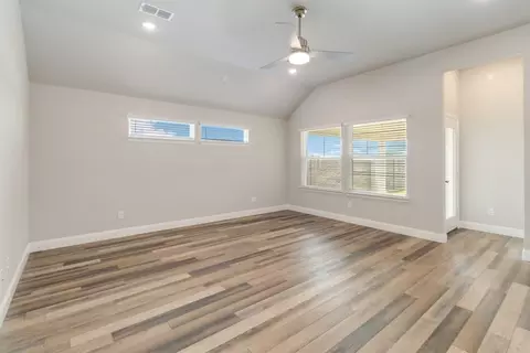 Living - 601 Trinity St, Van Alstyne, TX 75495 photo 2 of 3