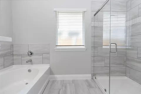 Bath - 601 Trinity St, Van Alstyne, TX 75495 photo 3 of 4