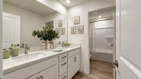 Bath - 757 Supernova Dr, Melbourne, FL 32901 photo 4 of 4