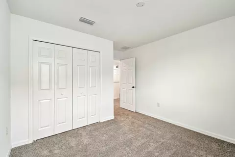 Bedroom - 13718 Chestnut Ridge Dr, Hudson, FL 34669 photo 3 of 9