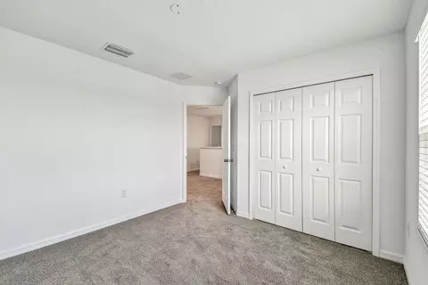 Bedroom - 13718 Chestnut Ridge Dr, Hudson, FL 34669 photo 5 of 9