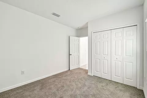 Bedroom - 13718 Chestnut Ridge Dr, Hudson, FL 34669 photo 1 of 9
