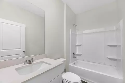 Bath - 10858 Curving Creek Loop, Parrish, FL 34219 photo 2 of 2