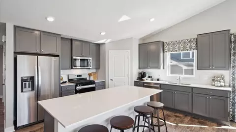 Kitchen - 1878 Rainier Dr, Shakopee, MN 55379 photo 5 of 7