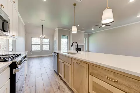 Kitchen - 2109 Josslyn Pl, Edmond, OK 73034 photo 2 of 6