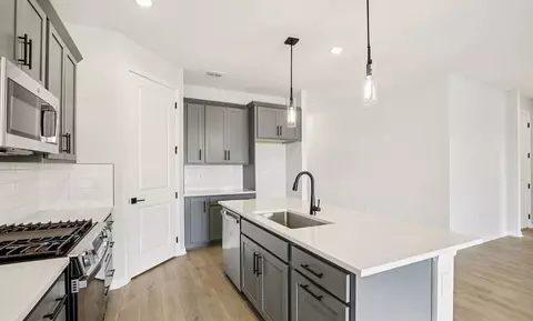 Kitchen - 10160 Hidden Hammock Loop, Parrish, FL 34219 photo 3 of 5