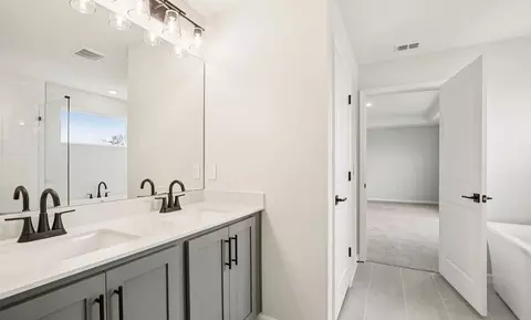 Bath - 10160 Hidden Hammock Loop, Parrish, FL 34219 photo 3 of 4