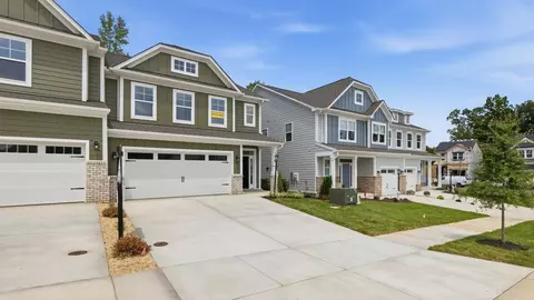 Exterior - 6404 Quinlynn Pl, Midlothian, VA 23112 photo 4 of 9