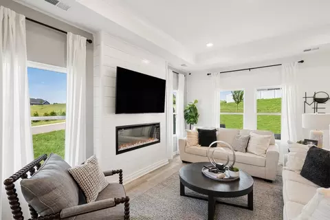 Living - 101 Model Ct, Columbia, TN 38401 photo 5 of 5