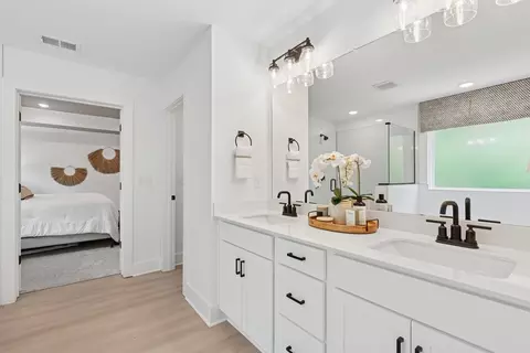 Bath - 101 Model Ct, Columbia, TN 38401 photo 1 of 3