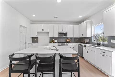Kitchen - 101 Model Ct, Columbia, TN 38401 photo 2 of 4