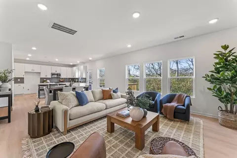 Living - 101 Model Ct, Columbia, TN 38401 photo 1 of 3