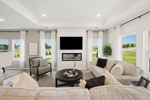 Living - 101 Model Ct, Columbia, TN 38401 photo 4 of 5