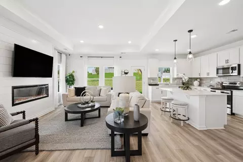 Living - 101 Model Ct, Columbia, TN 38401 photo 3 of 5