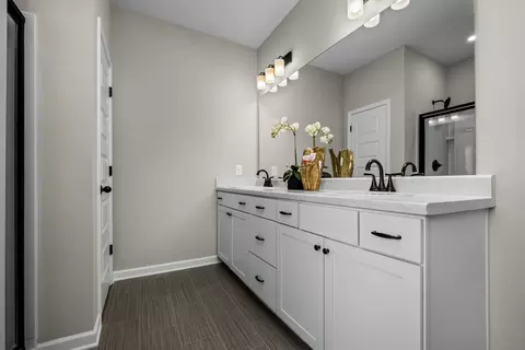 Bath - 105 Saint Francis Rd, Salisbury, NC 28147 photo 2 of 4