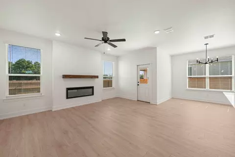 548 Gus Loop, Georgetown, TX 78626 photo 5