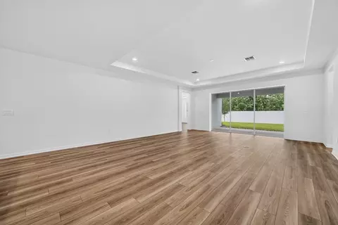 Living - 903 Ladyfish Trl, Saint Cloud, FL 34771 photo 1 of 10