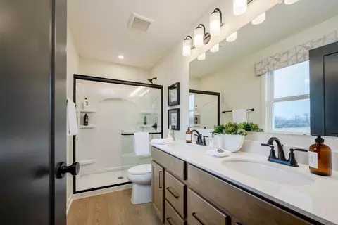 Bath - 4081 Silverstone Ln, Batavia, OH 45103 photo 2 of 4