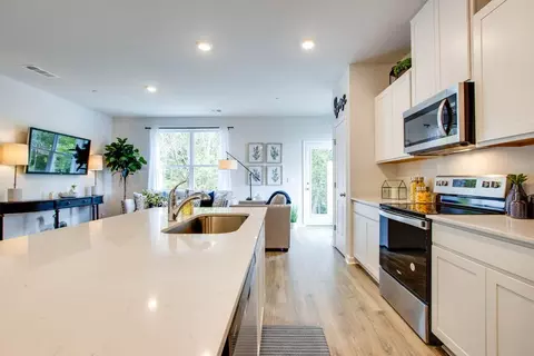 Kitchen - 920 Liverpool Way, Baxter, TN 38544 photo 5 of 12