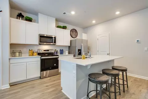 Kitchen - 920 Liverpool Way, Baxter, TN 38544 photo 2 of 12
