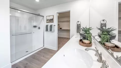Bath - 1259 Coco Dr, Carson City, NV 89705 photo 1 of 4