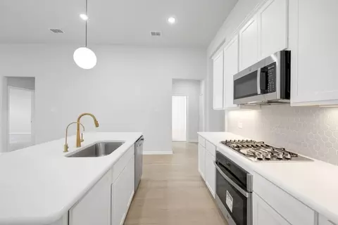 Kitchen - 7304 Poplar Dr, Argyle, TX 76226 photo 1 of 4
