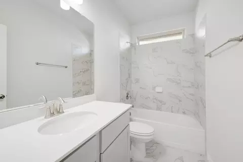 Bath - 7304 Poplar Dr, Argyle, TX 76226 photo 2 of 3