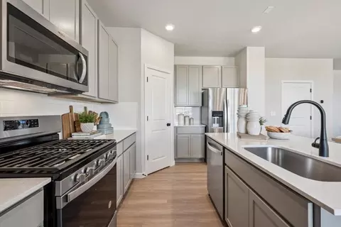 Kitchen - 4571 N Versailles Way, Aurora, CO 80019 photo 5 of 5