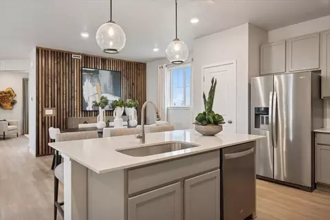 Kitchen - 4571 N Versailles Way, Aurora, CO 80019 photo 4 of 5