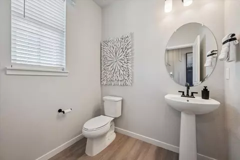 Bath - 4571 N Versailles Way, Aurora, CO 80019 photo 9 of 12
