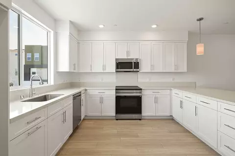 Kitchen - 27331 Bear Creek Ln, Valencia, CA 91381 photo 3 of 4
