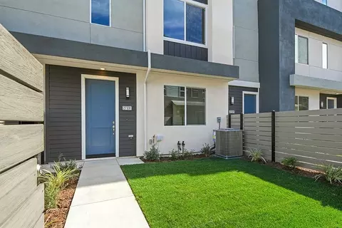 Exterior - 27331 Bear Creek Ln, Valencia, CA 91381 photo 2 of 4