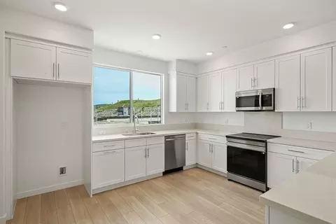 Kitchen - 27331 Bear Creek Ln, Valencia, CA 91381 photo 2 of 4