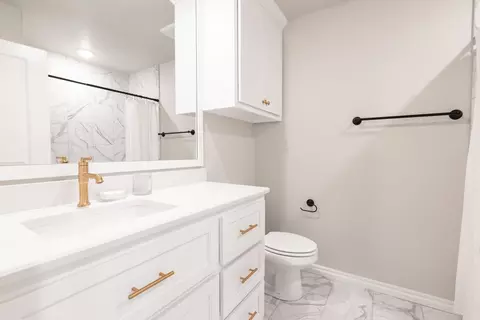 Bath - 2916 E Northampton St, Broken Arrow, OK 74014 photo 4 of 6