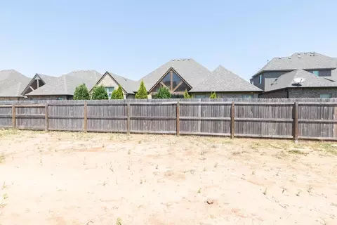 Exterior - 2916 E Northampton St, Broken Arrow, OK 74014 photo 5 of 9